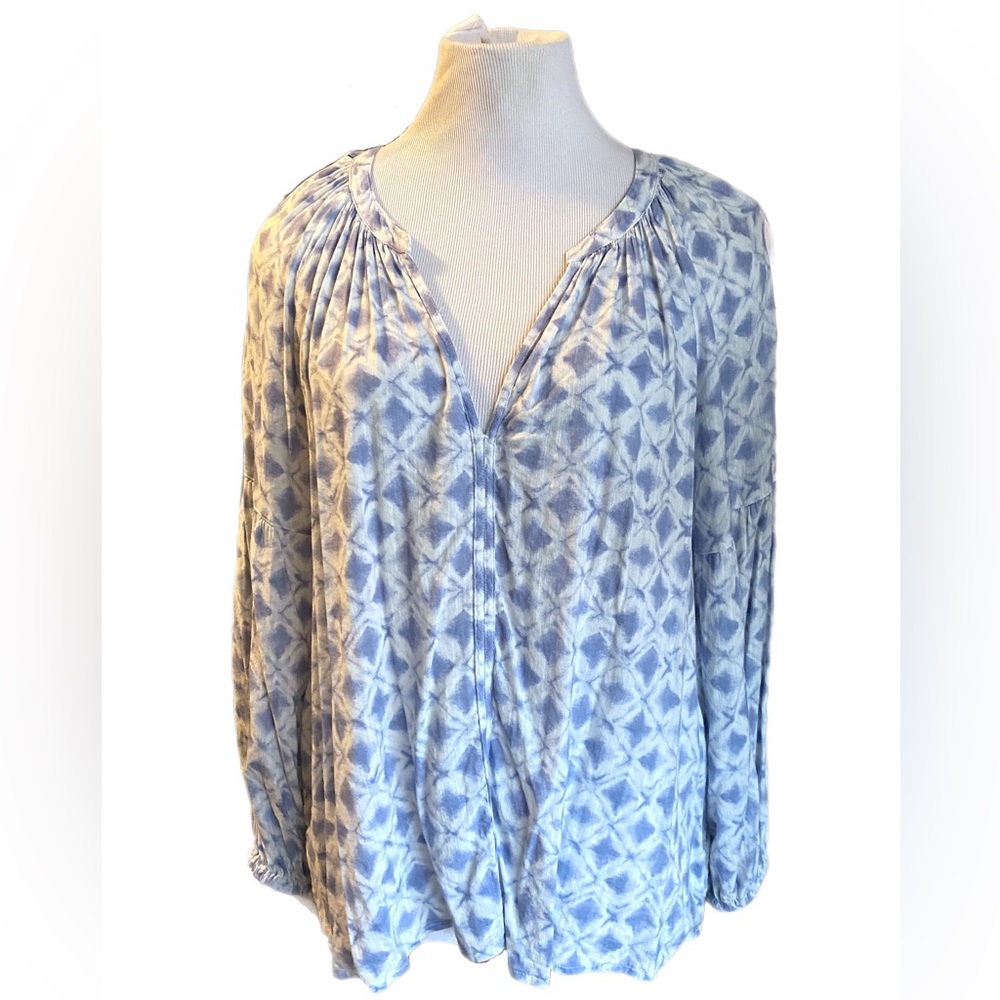 Gap | Blue & White Patterned Long Sleeved Blouse With V-Neck & Fitted Sleeves